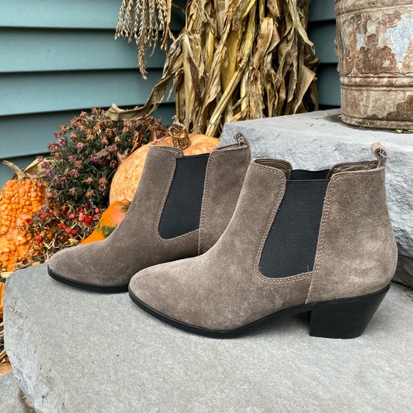 Marc Fisher gray suede bootie NWOT - Picture 4 of 5